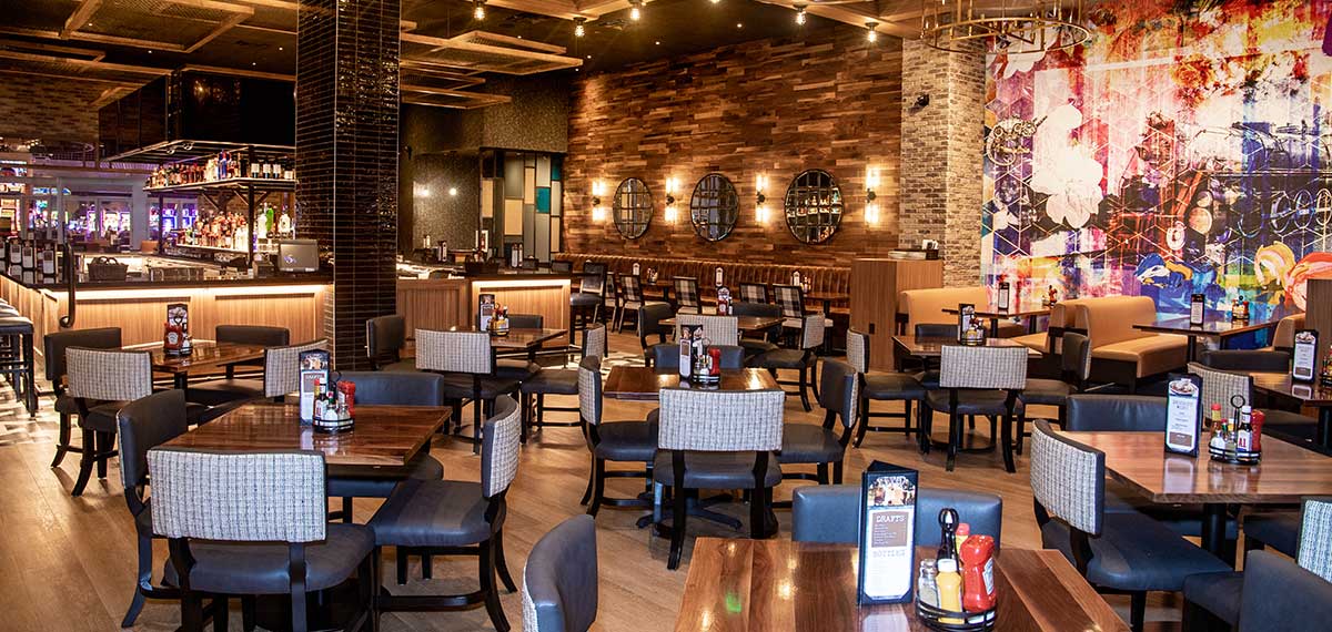 tin lizard bar and grill at delta downs image